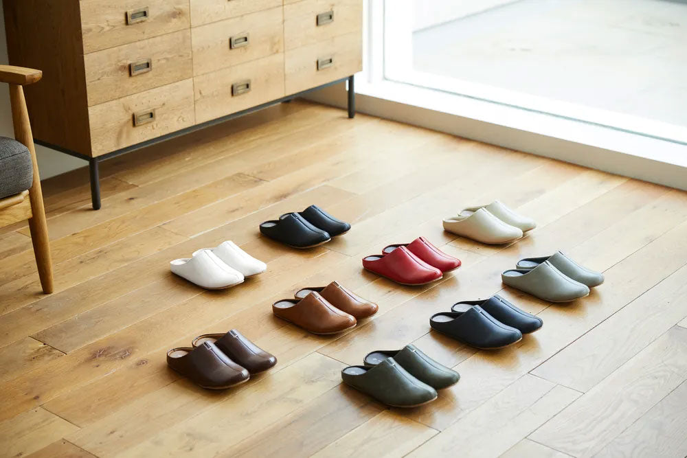 疲れないルームシューズの選び方｜足・腰への負担を減らす5つのポイントと、歩くことを考えた「room's」の魅力