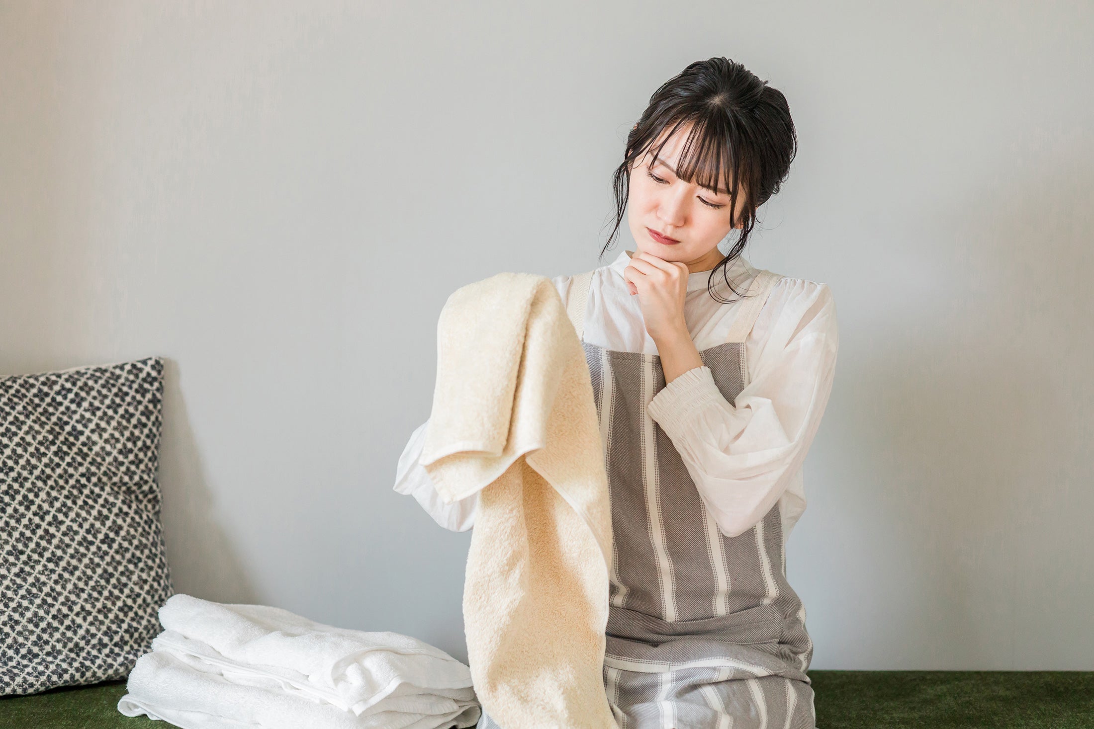 タオルがピンクに変色する原因と落とし方